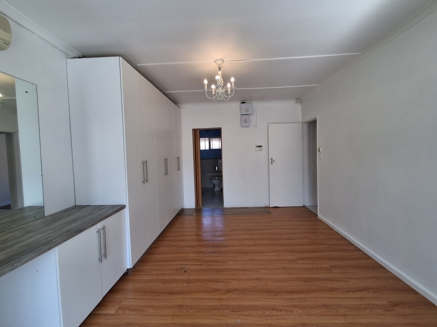 4 Bedroom Property for Sale in Nahoon Valley Park Eastern Cape